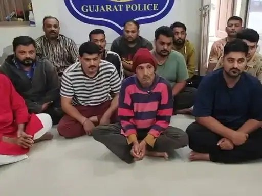 જૂનાગઢમાં કતલખાના પર પોલીસની સર્જીકલ સ્ટ્રાઇક, 31થી વધુ પશુનો બચાવ