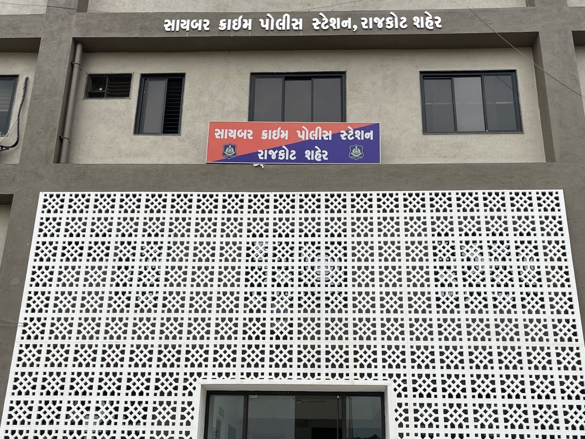 રાજકોટમાં એગ્રોનો વ્યવસાય કરતા વેપારીએ ફેસબુકમાં રિકવેસ્ટ સ્વીકારી અને ગુમાવ્યા ૪૧ લાખ