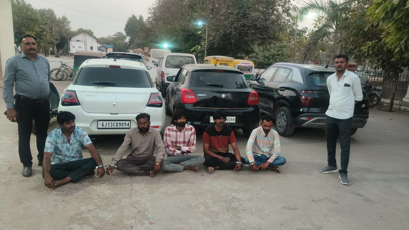 મોરબીમાં ખેડૂતને હનીટ્રેપમાં ફસાવી પ3 લાખ લૂંટી લેનાર ગેંગના પાંચ ઝડપાયા