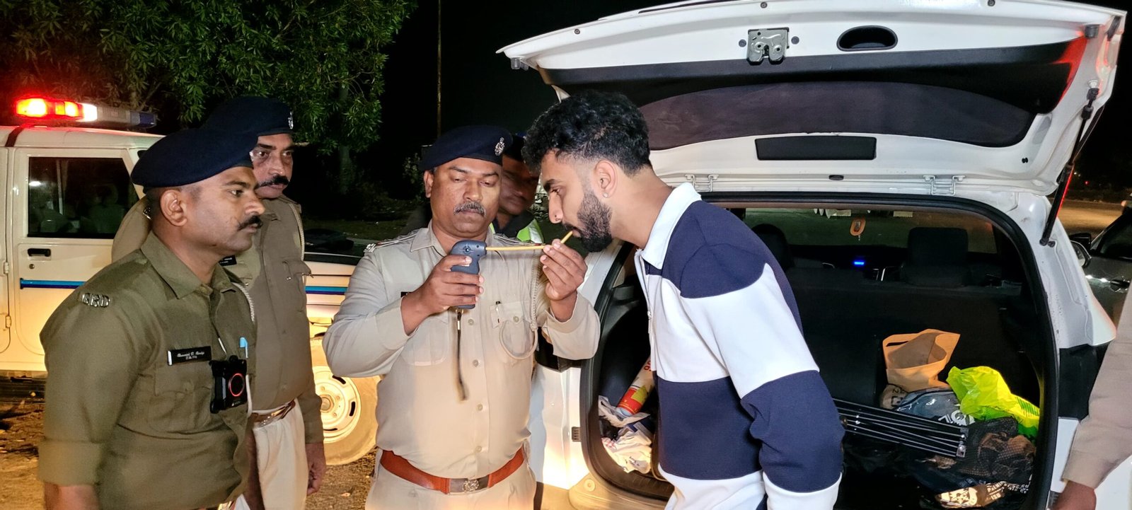 વીરપુર નજીક પોલીસનું સઘન ચેકિંગ, ૧૮ ગામમાં પેટ્રોલિંગ