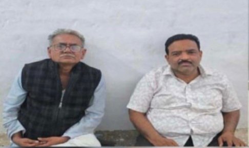 પડવલામાં ભાજપ જિલ્લા પંચાયત સભ્યના ઘરે ટોકન પર ચાલતા જુગારધામ પર પોલીસ ત્રાટકી