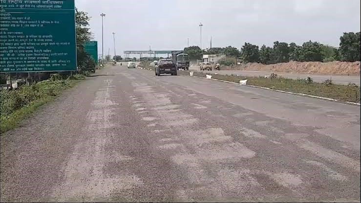 રાજકોટ-જેતપુર સિકસલેનમાં ૧૨૦૪ કરોડનો ધૂમાડો છતાં કામગીરી અડધે, ટોલની ઉઘરાણી ચાલુ