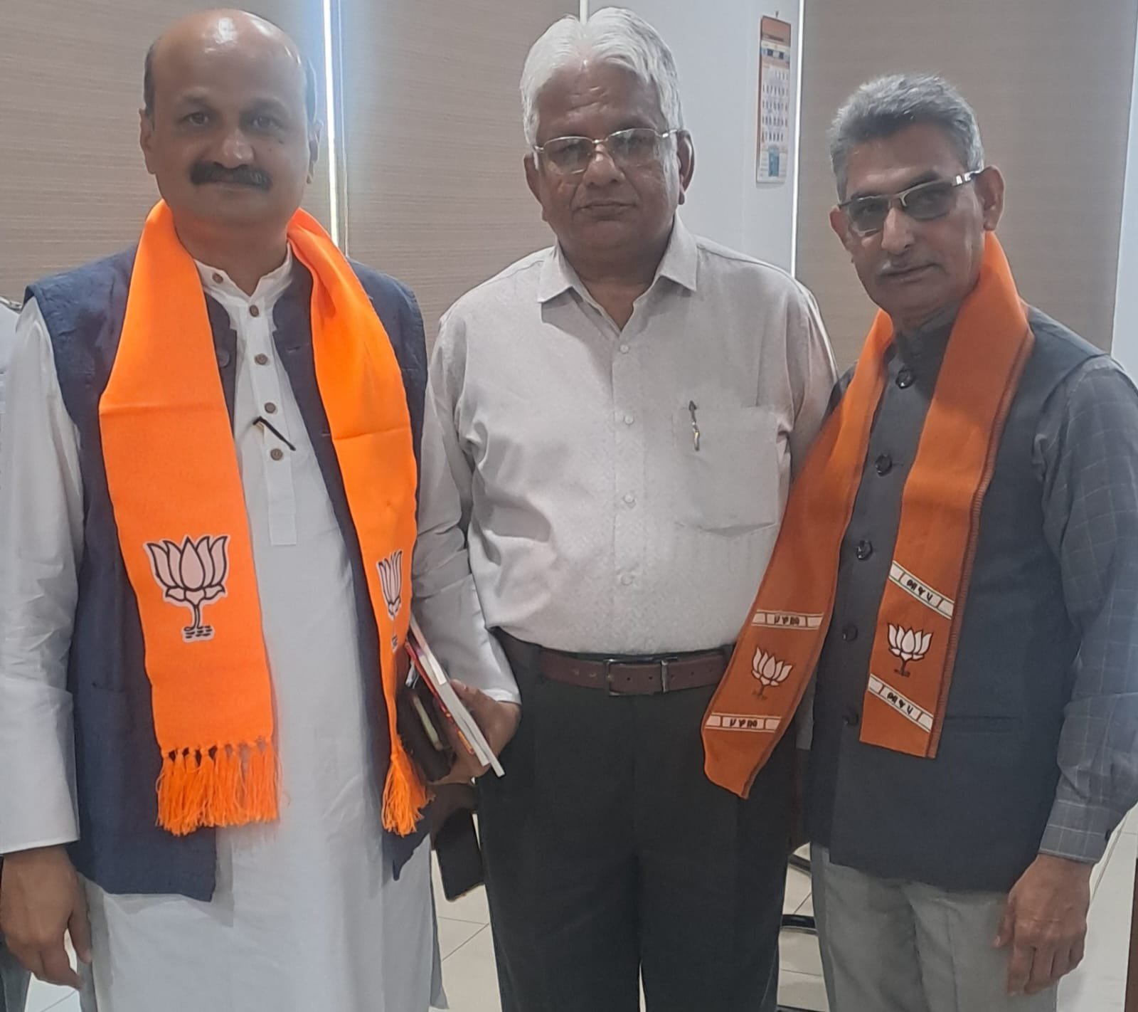 પ્રદેશ ભાજપના  નવનિયુકત મીડિયા ઇન્ચાર્જ પ્રશાંત વાળાને આગેવાનોની શુભેચ્છા