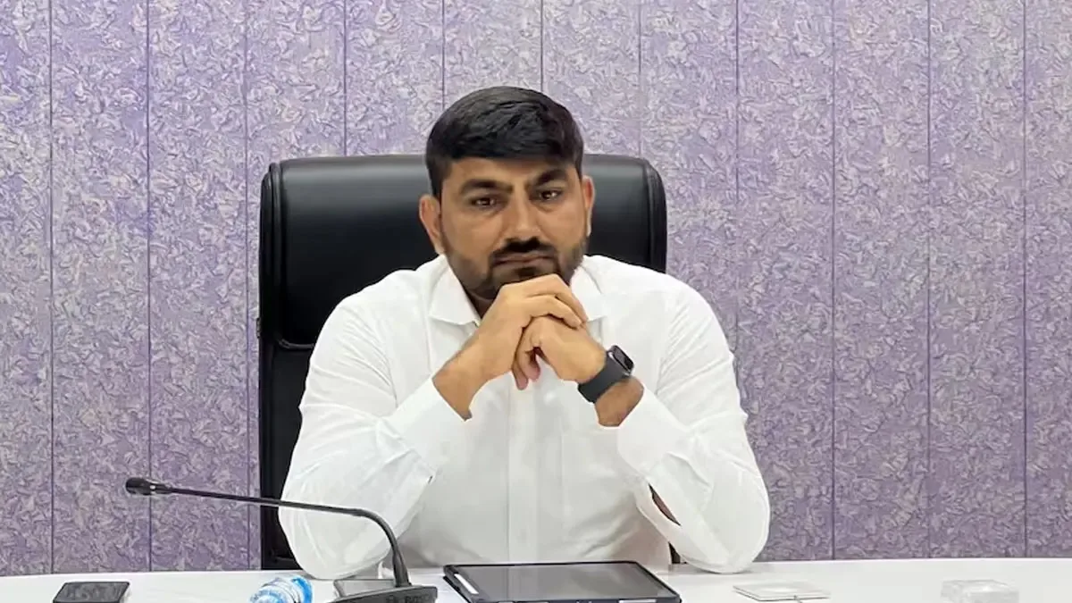 સુરેન્દ્રનગરના જમીન કૌભાંડમાં તત્કાલીન કલેકટરની ધરપકડ