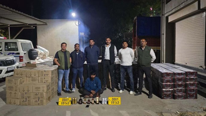 કુવાડવા નજીક ૧3૯૪૪ વિદેશી દારૂની બોટલ અને બિયરના ટીનનો જથ્થો ઝડપાયો