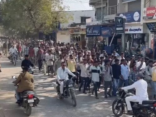 ગઢડામાં ખેતમજૂરો સહાયની માગ સાથે રસ્તા પર ઉતર્યા