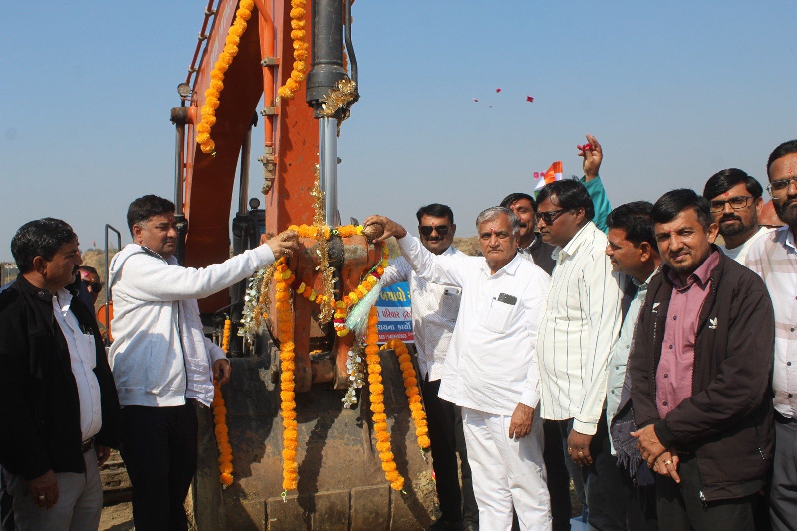 ટંકારામાં ગીરગંગા પરિવાર ટ્રસ્ટ દ્વારા ચેકડેમનું ખાતમુહૂર્ત