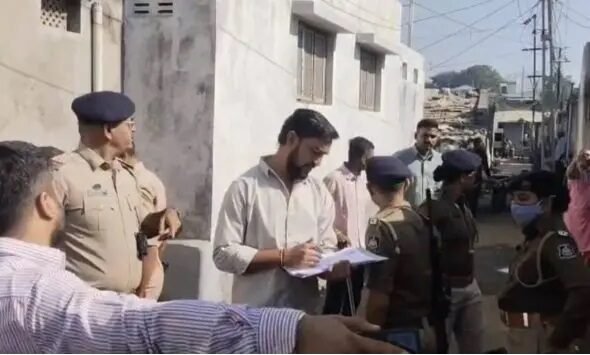  જંગલેશ્વર પર તંત્રનો આખરી પ્રહાર : બુલડોઝરની તૈયારી શરૂ