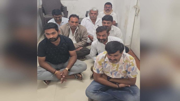 જસદણના જંગવડની સીમમાં ધમધમતી જુગાર કલબ ઝડપાઇ