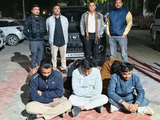  તાલાલાના લોટસ લકઝરી રિસોર્ટમાં દારૂની મહેફીલ માણતા રાજકોટના પાંચ ઝડપાયા