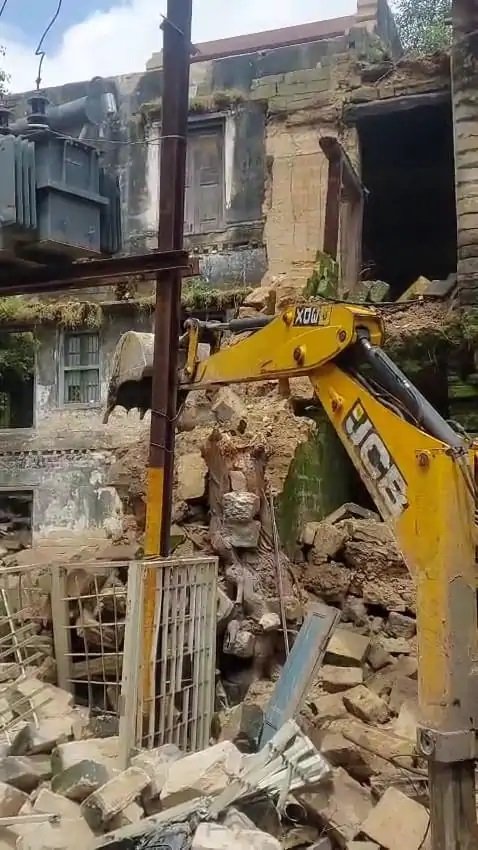 જૂનાગઢમાં પરવીન બાબીની ઐતિહાસિક હવેલીને જમીનદોસ્ત કરાઇ છતાં તંત્રનું ભેદી મૌન