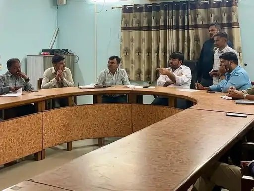 મગફળીના નાણા ન મળતાં ખેડૂતો હેરાન ધારાસભ્યનું એક સપ્તાહનું અલ્ટીમેટમ