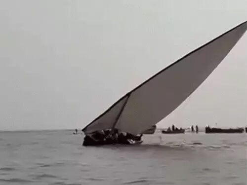  સુરતમાં ર૧ કી.મી.લાંબી હોડી સ્પર્ધામાં 3 બોટ પલ્ટી જતાં અફડાતફડી મચી