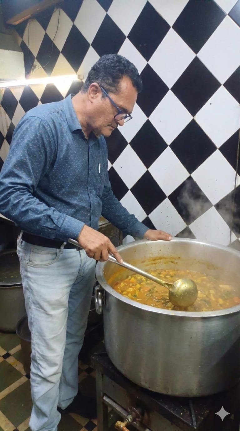  મધુભાઇ ચેવડાવાળા, ડાયમંગ સિંગ, શિવશકિત ડેરી, સહજાનંદ ફૂડ, મટુકી રેસ્ટોરન્ટમાં મનપાના દરોડા