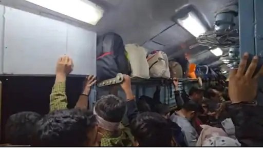  રાજકોટ-વેરાવળ લોકલ ટ્રેનમાં મુસાફરોની સંખ્યામાં નોંધપાત્ર વધારો થતાં હાલાકી