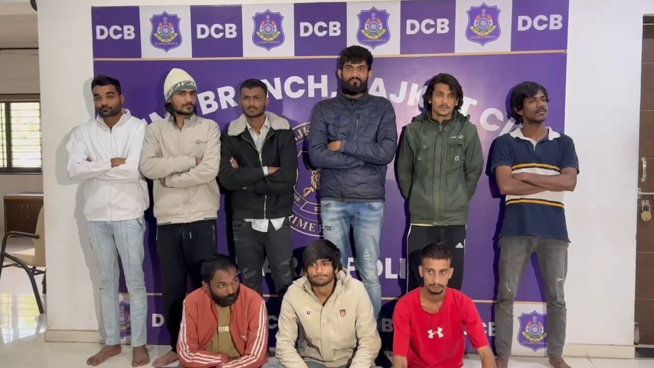 બાટલી ગેંગ સામે ગુજસીટોક નું શસ્ત્ર ઉગામી 14 ગુનેગારોને ભો ભીતર કરતી પોલીસ