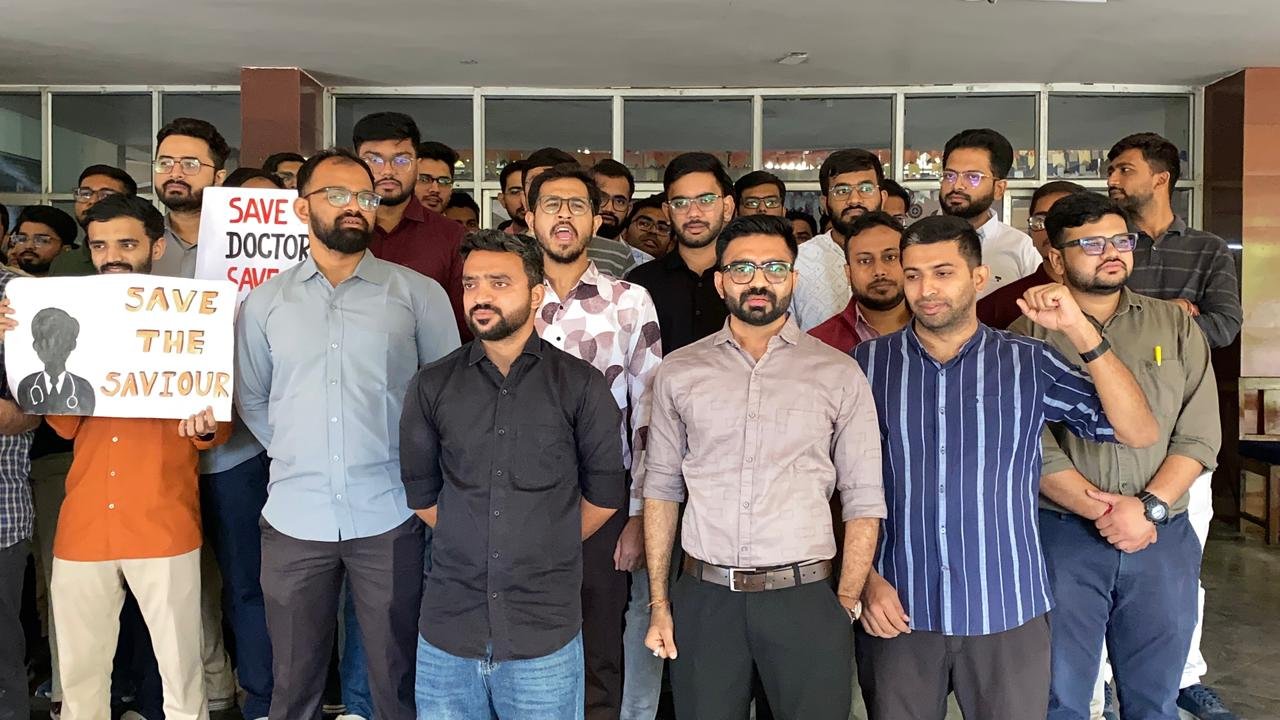 રાજકોટ સિવિલમાં જુનિયર ડોક્ટરોની હડતાલ, OPD ઠપ્પ