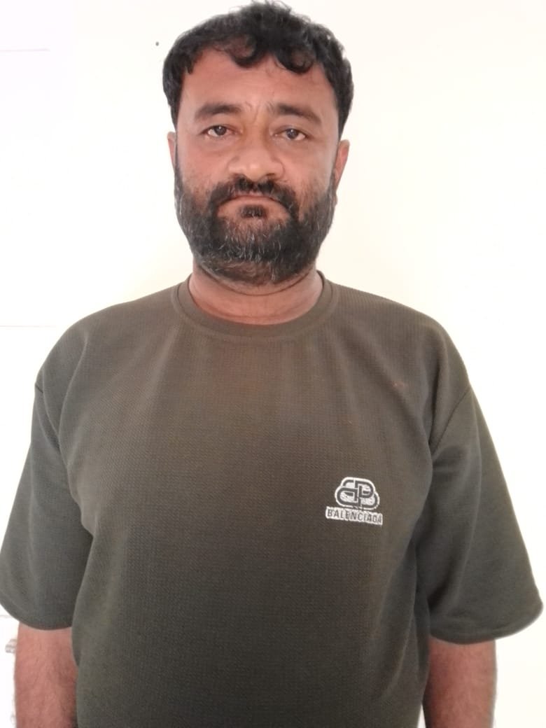 વાંકાનેરના રાતીદેવળી પાસે ક્રાઇમ બ્રાંચ ત્રાટકી  આઇસરમાં ચોરખાનુ બનાવી છુપાવેલ વિદેશી દારૂની ૪૯૪૪ બોટલો ઝડપાઇ