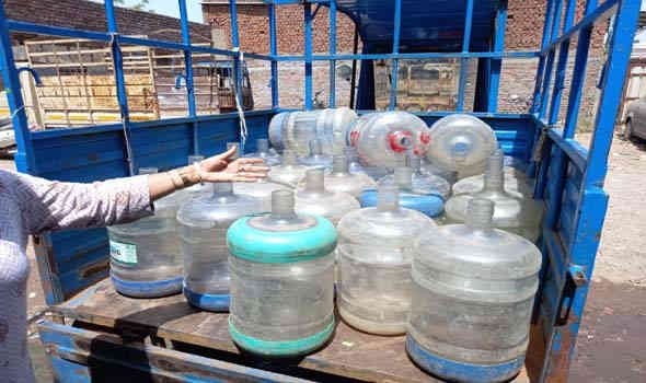 આકરા ઉનાળાની શરૂઆત પહેલા જ ધંધાર્થીઓ પર કોર્પોરેશને બોલાવેલી ધોંસ