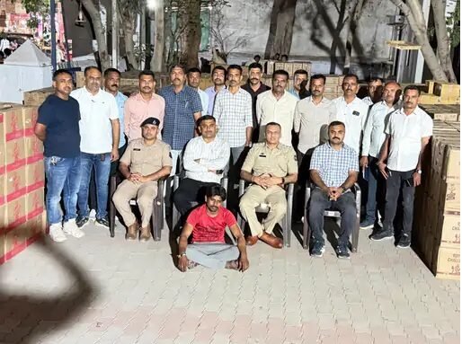  વાંકાનેર બાઉન્ડ્રી નજીકથી 3૧.૭૫૨ બોટલ દારૂ-બિયરનો જથ્થો પકડાયો