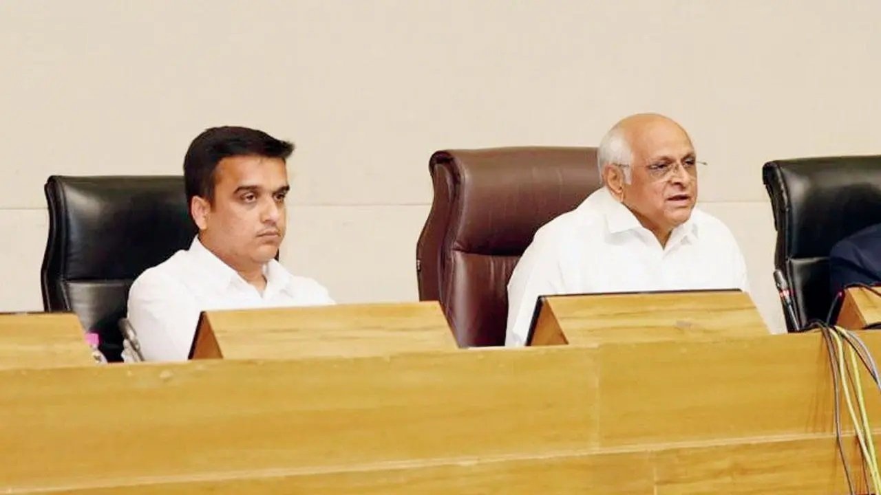  રાજ્યમાં UCCની તૈયારીઓ, સમિતિએ CMને રિપોર્ટ સોંપ્યો