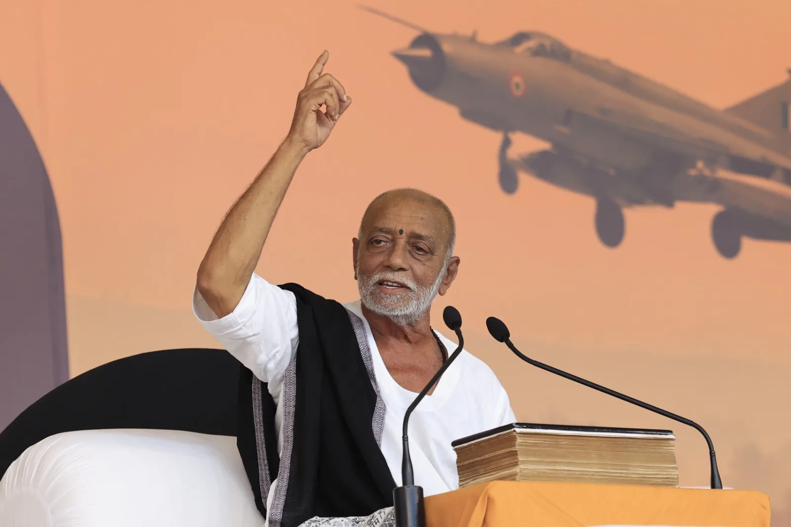 દેહ, દેહિ અને વિદેહિ આ ત્રણ દર્પણ છે : મોરારિબાપુ