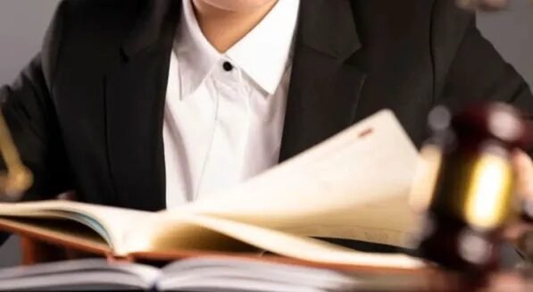  ઊનાળાની સિઝનમાં ચાર મહિના માટે વકિલોને કાળો કોર્ટ પહેરવામાં મુકિત