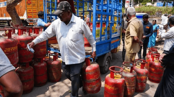  રાંધણ ગેસ સિલિન્ડરના બુકિંગ માટે હવે બાયોમેટ્રીક વેરિફિકેશન ફરજીયાત