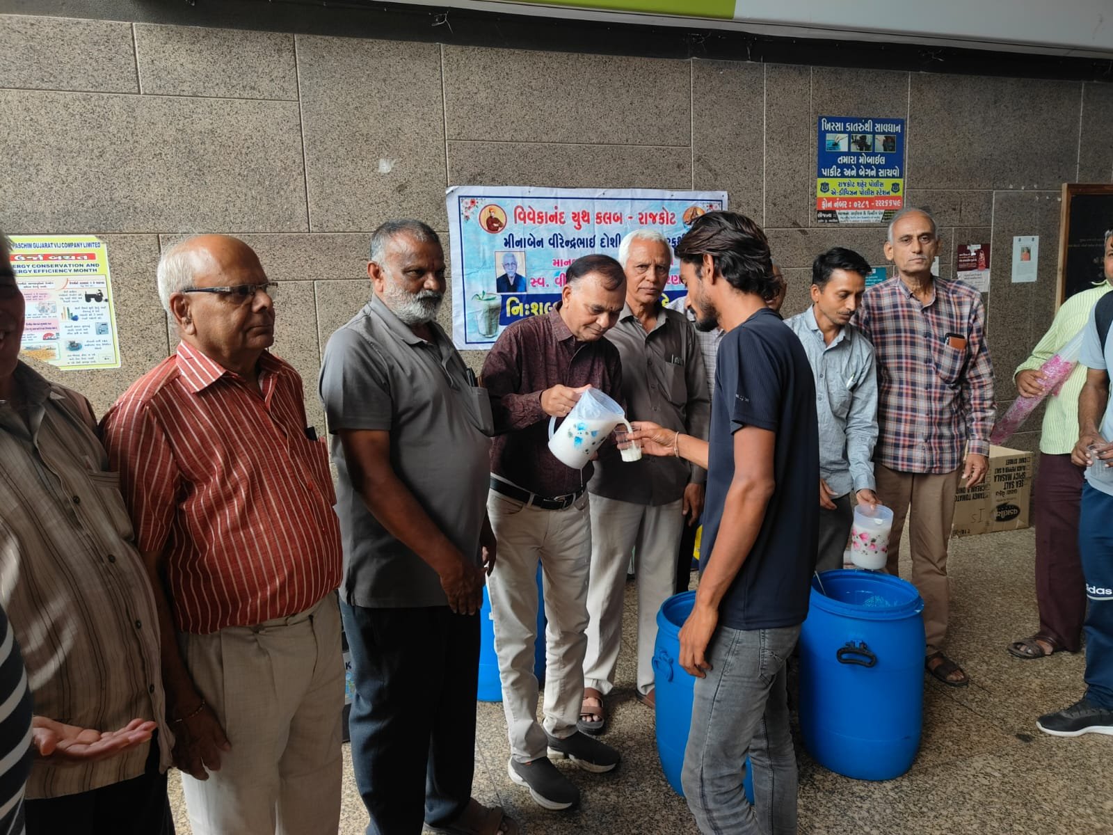 વિવેકાનંદ યુથુ કલબ દ્વારા ઉનાળાની ગરમીમાં બસ સ્ટેશનમાં છાસ વિતરણનો પ્રારંભ