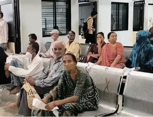  જૂનાગઢ સરકારી હોસ્પિટલમાં ઓપરેશન માટે આયુષ્યમાન કાર્ડનો આગ્રહ રાખતા દર્દીને હાલાકી