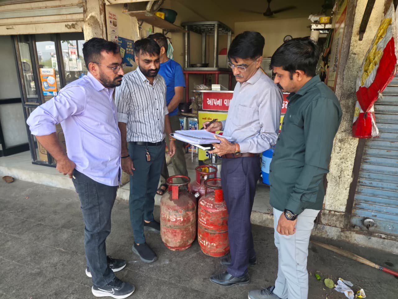  રેસ્ટોરન્ટ-ફરસાણની દુકાનમાં સતત બીજા દિવસે સિલિન્ડર અંગે ચેકીંગ