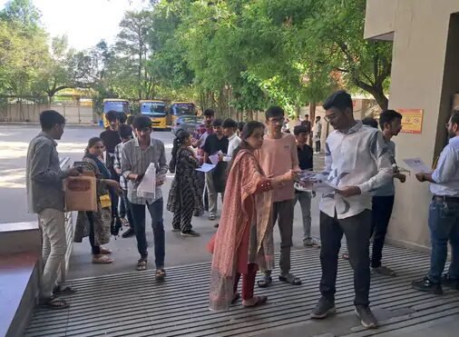રાજકોટ સહિત રાજયભરમાં શાંતિપૂર્ણ માહોલમાં લેવાઇ ગુજકેટની પરીક્ષા