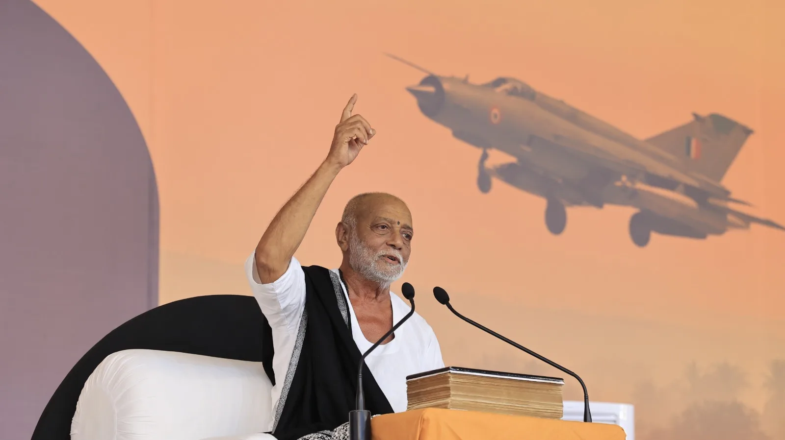  વિશેષ પ્રકારનો શ્વાસ લેવો એનું નામ વિશ્વાસ : મોરારિબાપુ