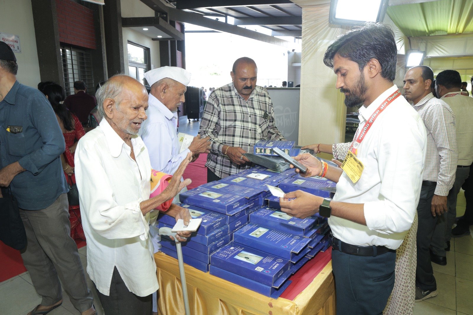 ‘રાષ્ટ્રીય વયોશ્રી યોજના’અંતર્ગત વરિષ્ઠ નાગરિકોને જીવન સહાયક ઉપકરણોનું વિતરણ