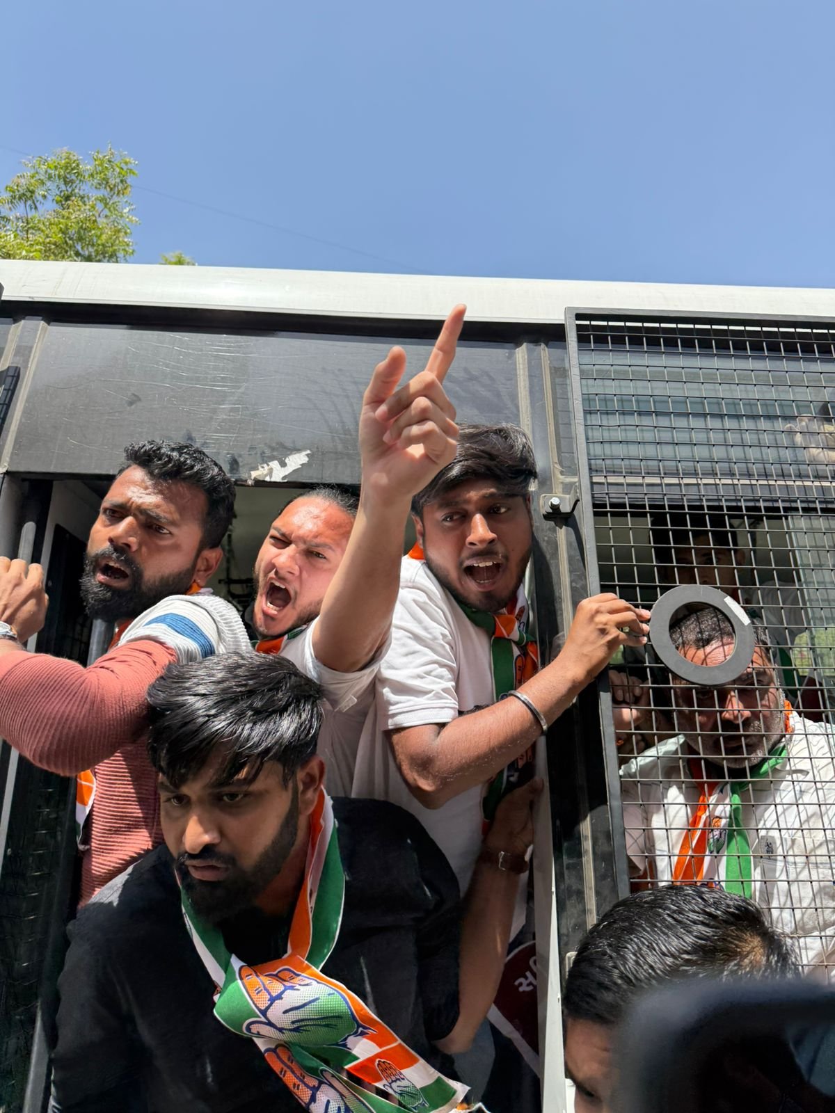  ભાજપના પૂર્વ નગરસેવકનો ભ્રષ્ટાચાર વીડિયો વાયરલ થતાં સર્કિટ હાઉસનું કરાયું શૃધ્ધિકરણ