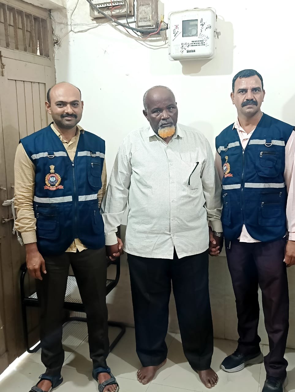  વેરાવળમાં ફિશરીઝ કચેરીમાં લાયસન્સનું કામ કરાવવા બદલ રૂ.10 હજારની લાંચ લેનાર વચેટીયો ઝડપાયો