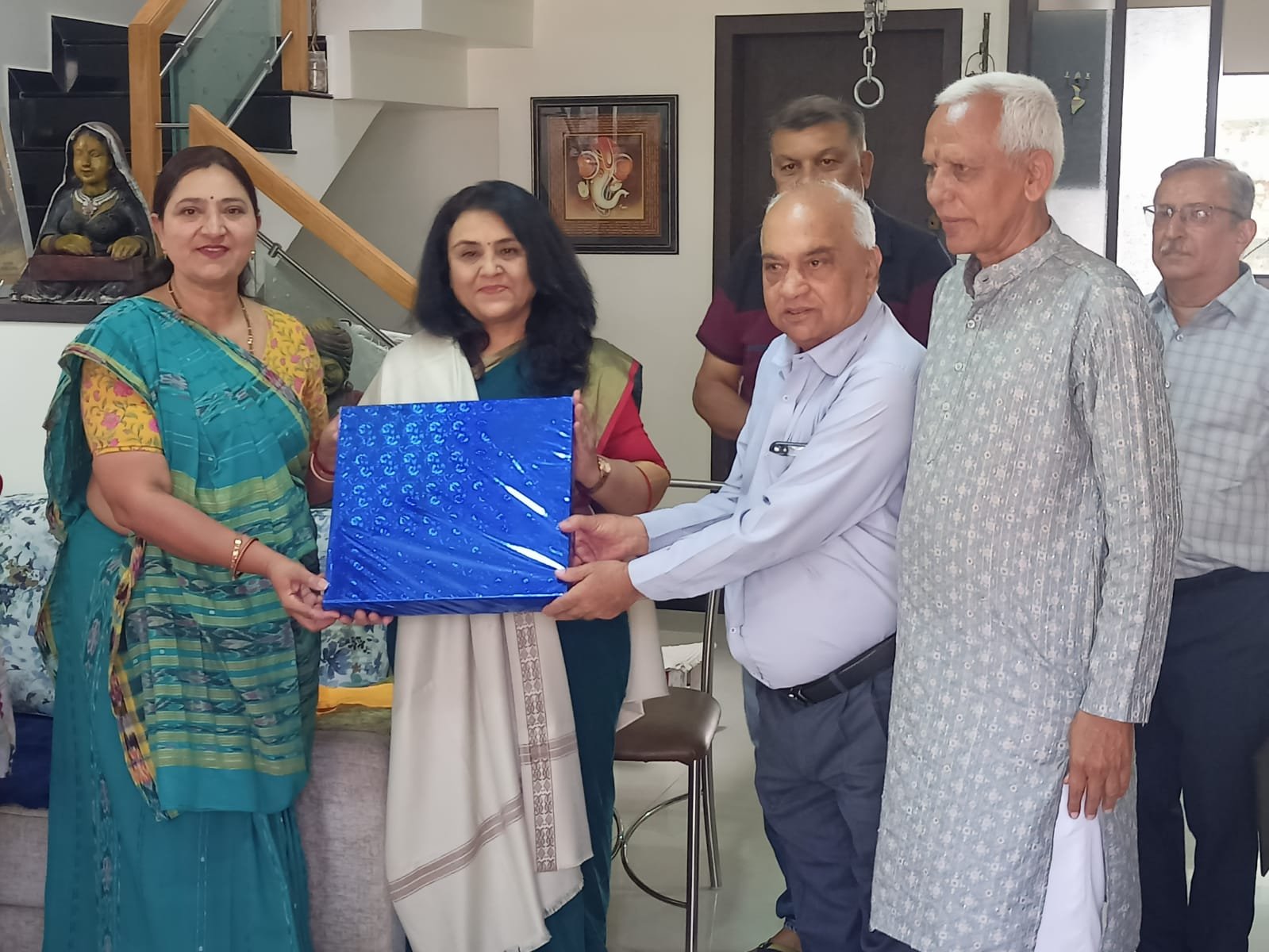 વિવેકાનંદ યુથ ક્લબ દ્વારા પાંચ પ્રતિભાશાળી બહેનોનું નારી રત્ન એવોર્ડથી સન્માન