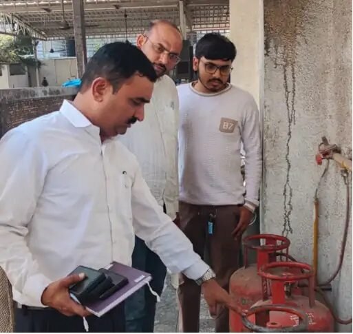 જિલ્લામાં ગેસ સિલિન્ડરનો કાળો કારોબાર અને સંગ્રહ અટકાવવા હોટેલો-એજન્સી પર બંદોબસ્ત