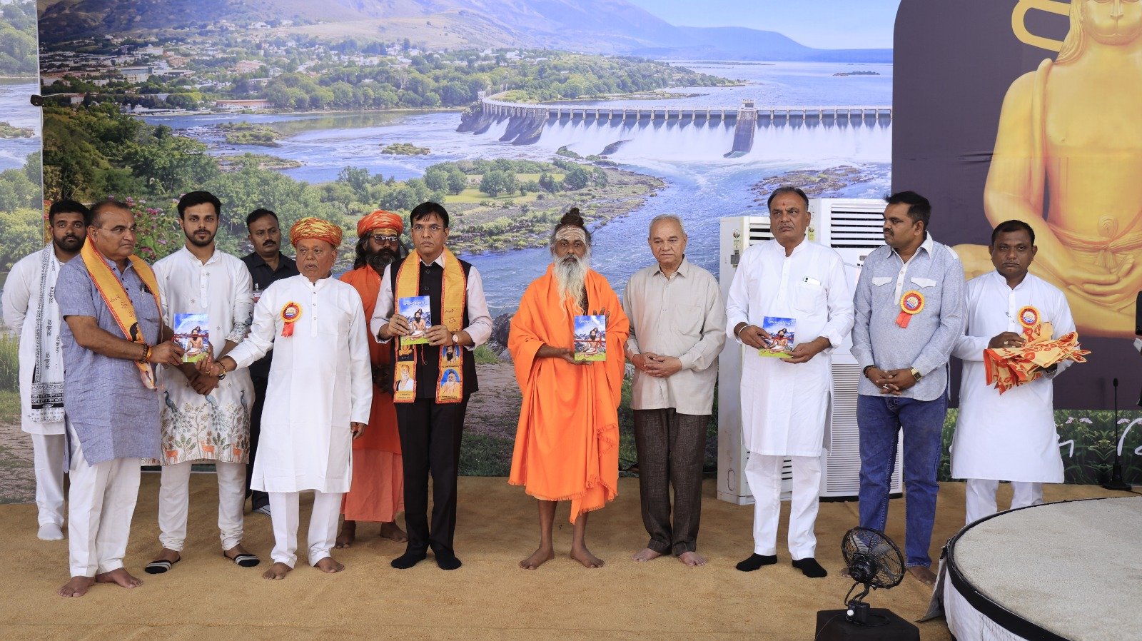 આપણા જેવા સંસારીઓએ સંકલ્પને બદલે મનોરથ રાખવા જોઇએ : મોરારિબાપુ