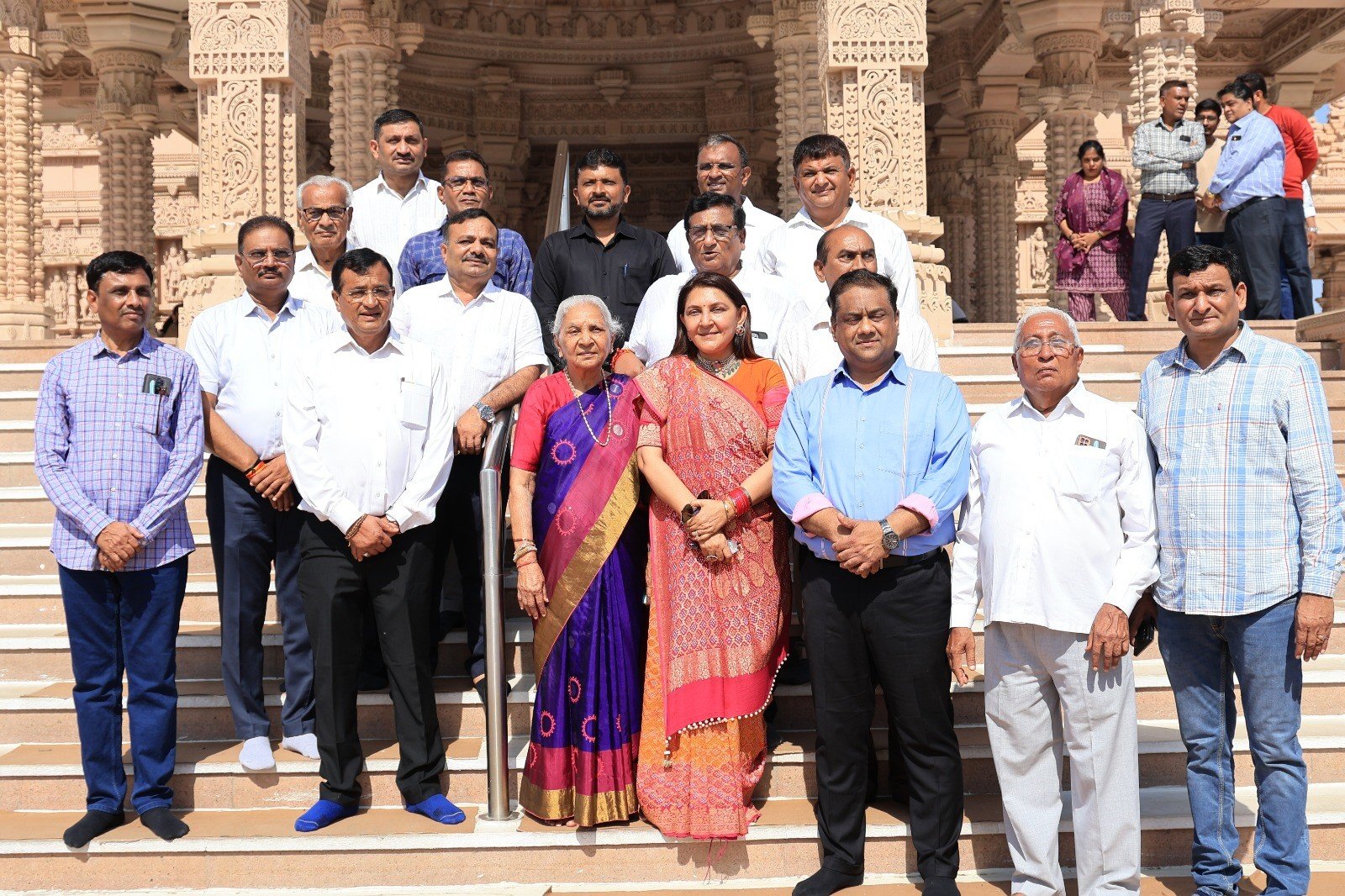 ઉત્તરપ્રદેશના રાજ્યપાલ આનંદીબેન પટેલનું પરિવાર સાથે શ્રી ખોડલધામ મંદિરે ધ્વજારોહણ