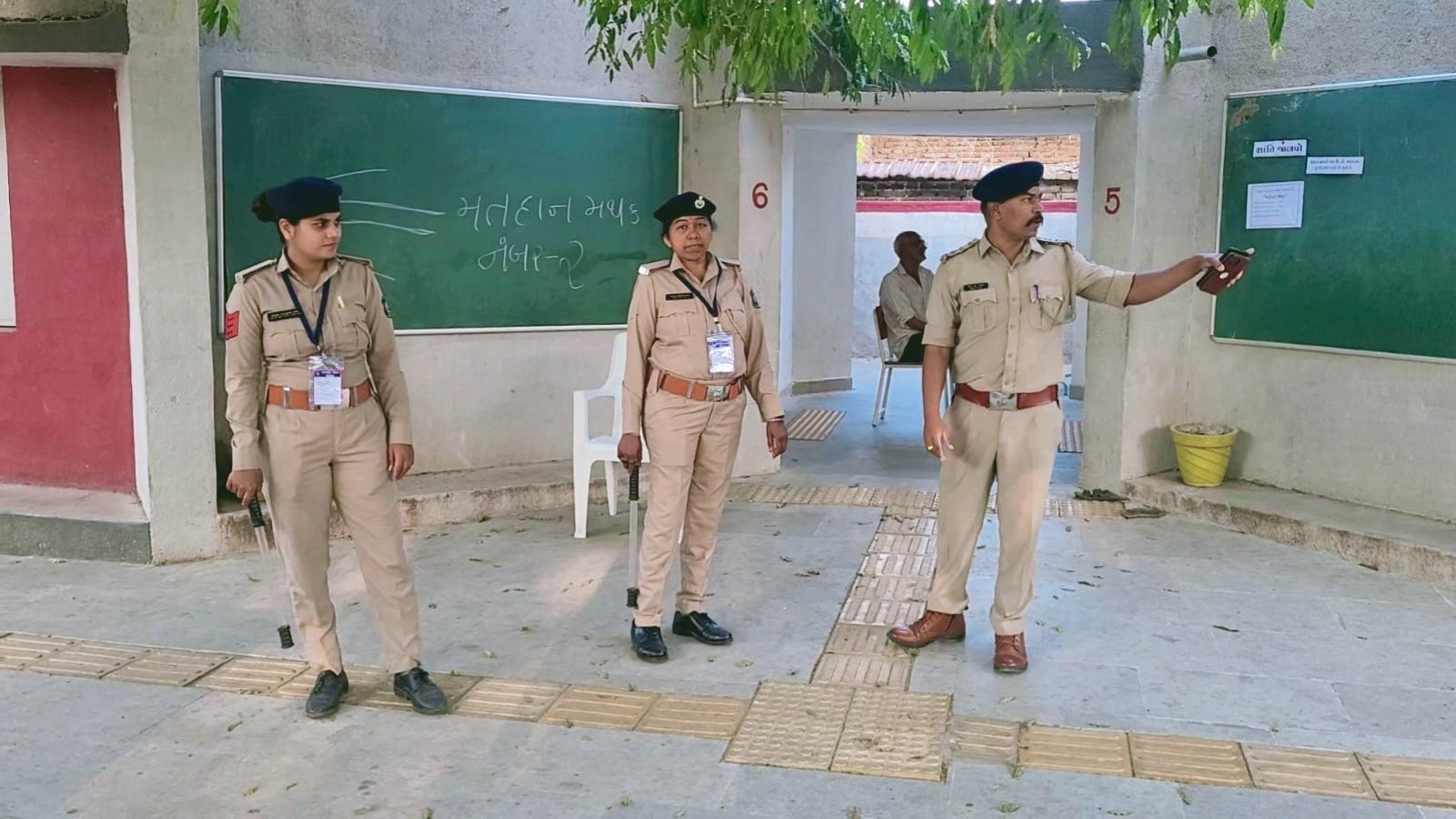 યાત્રાધામ વીરપુરમાં તાલુકા અને જિલ્લા પંચાયતની ચૂંટણીનું 53.73% મતદાન