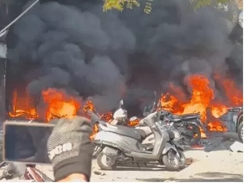 અમદાવાદમાં શાંગરીલા-૨ આર્કેડમાં ભીષણ આગ, ફસાયેલા 3૦થી વધારે લોકોનું રેસ્કયું