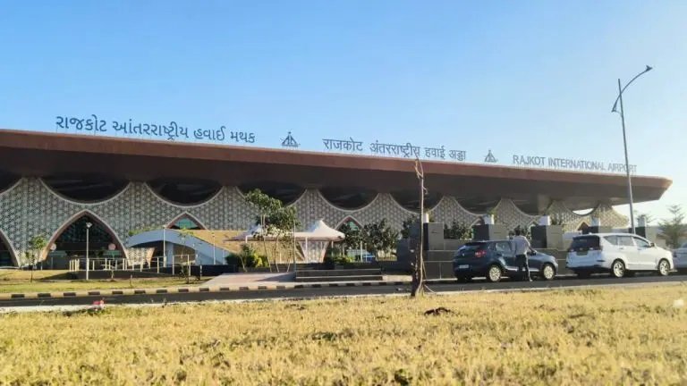યુધ્ધના કારણે રાજકોટ એરપોર્ટ પર ત્રણ માસમાં ૨3 હજાર મુસાફરો ઘટયા