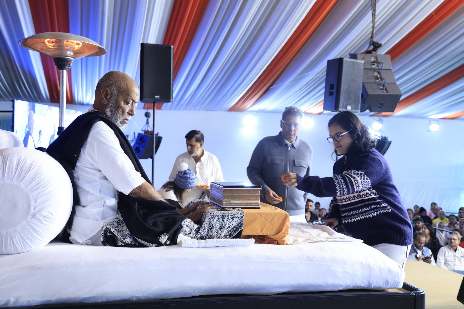 રામચરિત માનસ એ મારા બાપદાદાની પોથી છે, એના ઉપર મારો હક્ક છે : મોરારિબાપુ