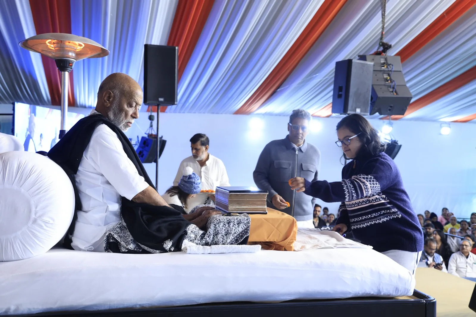 રામચરિત માનસ એ મારા બાપદાદાની પોથી છે, એના ઉપર મારો હક્ક છે : મોરારિબાપુ