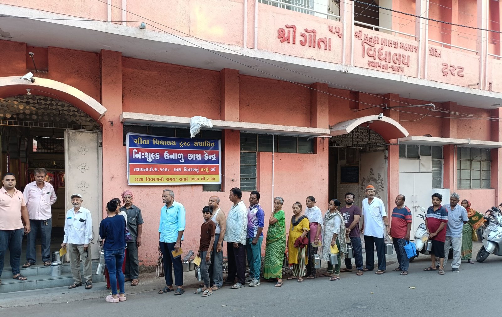 ગીતા વિદ્યાલય ટ્રસ્ટ દ્વારા રામનવમીએ નિ:શુલ્ક છાશવિતરણ કેન્દ્રના ૫૪માં વર્ષનો થયો પ્રારંભ