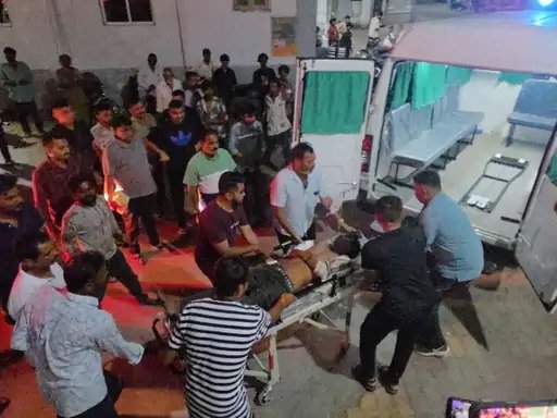 ગોંડલ પાસે ઓવરબ્રિજ પર ભયાનક અકસ્માત: પિકઅપ પલટી ખાતા શ્રમિકો 30 ફૂટ નીચે પટકાયા, બેના મોત