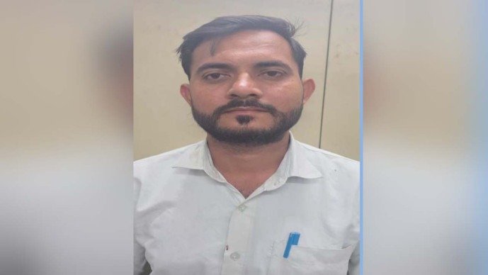 જસદણના છેતરપિંડી કેસનો અને શાપરમાંથી અપહરણ કેસનો ફરાર આરોપી ઝડપાયા