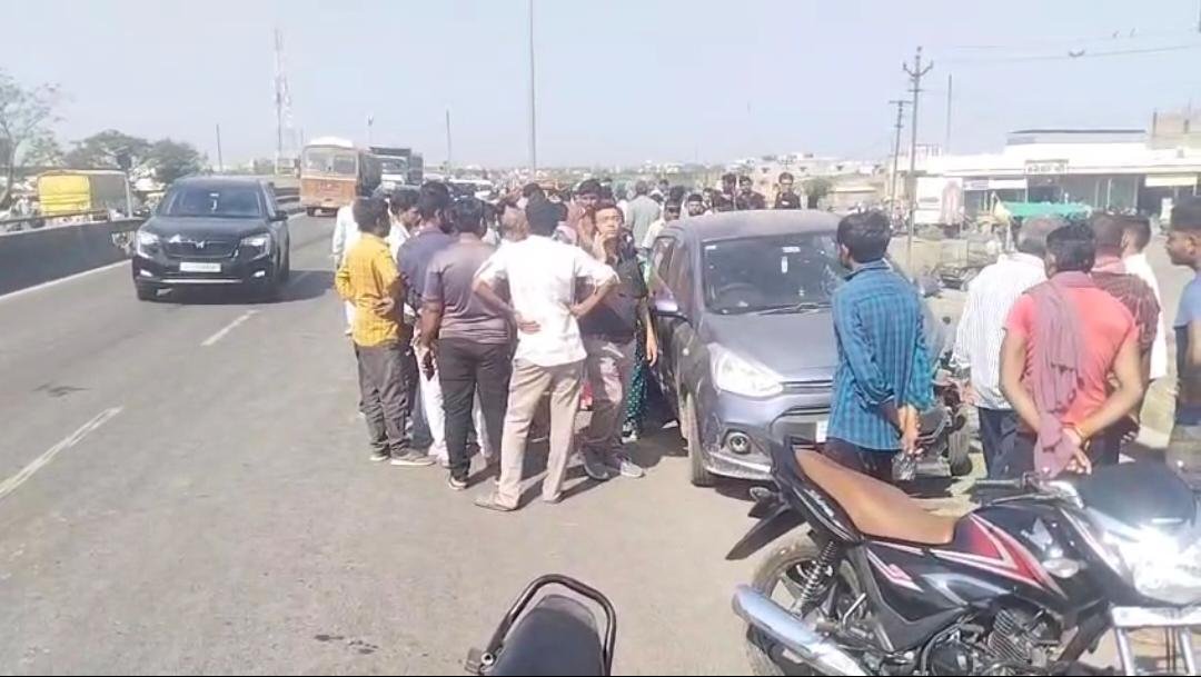 જેતપુરની રબારીકા ચોકડી પાસે કારની ઠોકરે દાદા-પૌત્રના મોત