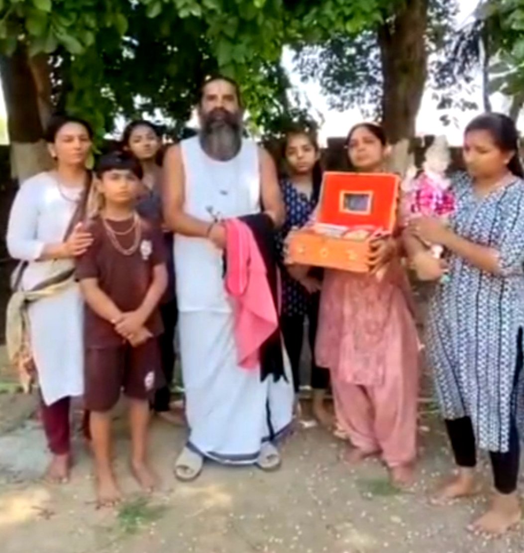 ધોરાજીના સુપેડીમાં મુરલી મનોહર મંદિર ના મહંતનો વીડિયો સોશિયલ મીડિયા પર વાયરલ